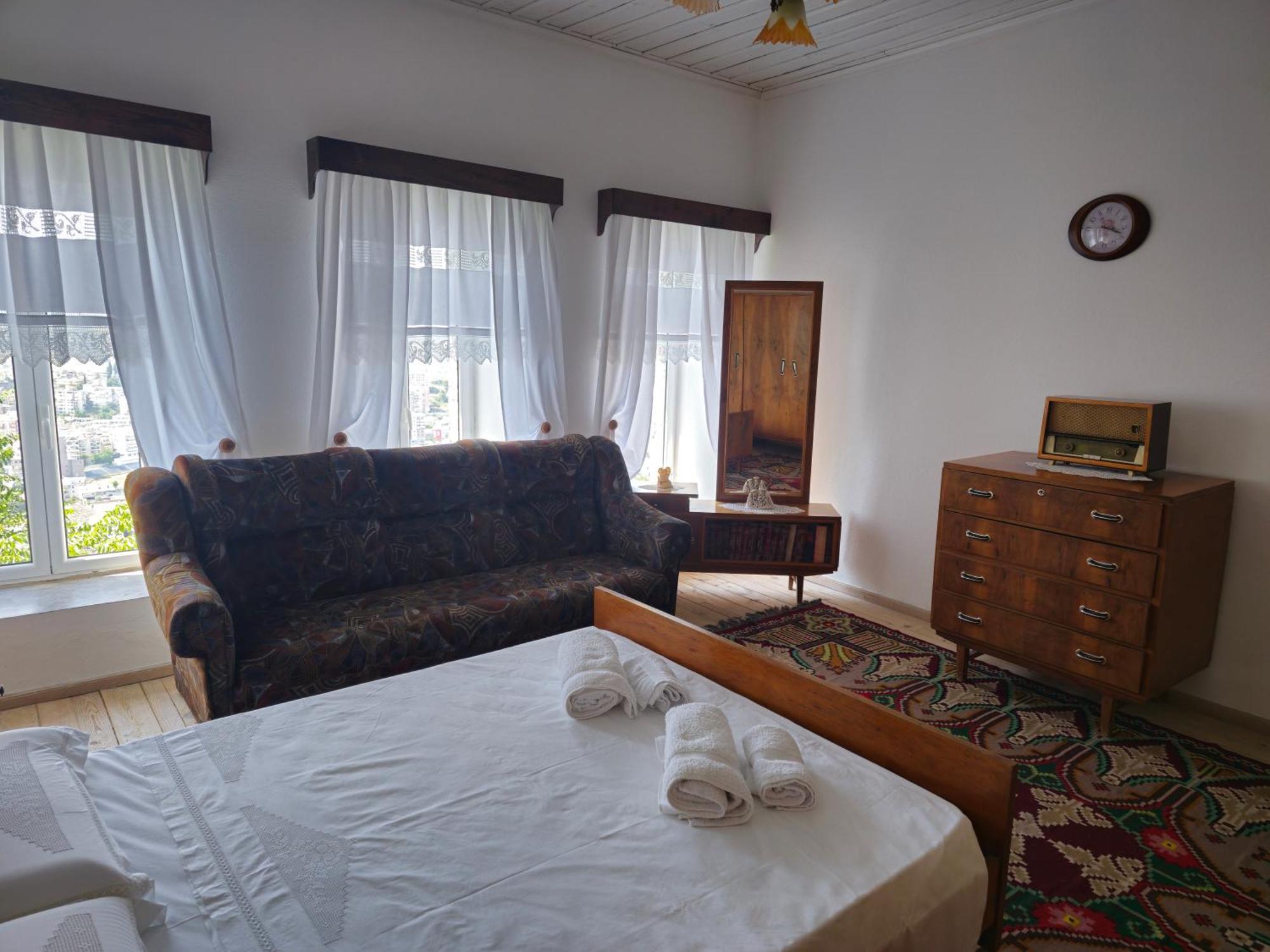 Traditional House Shapllo จีโรคาสเตอร์ ห้อง รูปภาพ