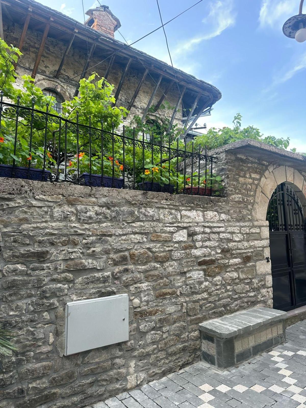 Traditional House Shapllo จีโรคาสเตอร์ ภายนอก รูปภาพ